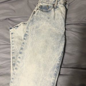 Light wash jeans straight